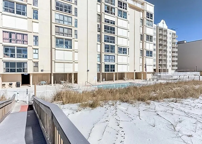 Edgewater West 41 Apartment *